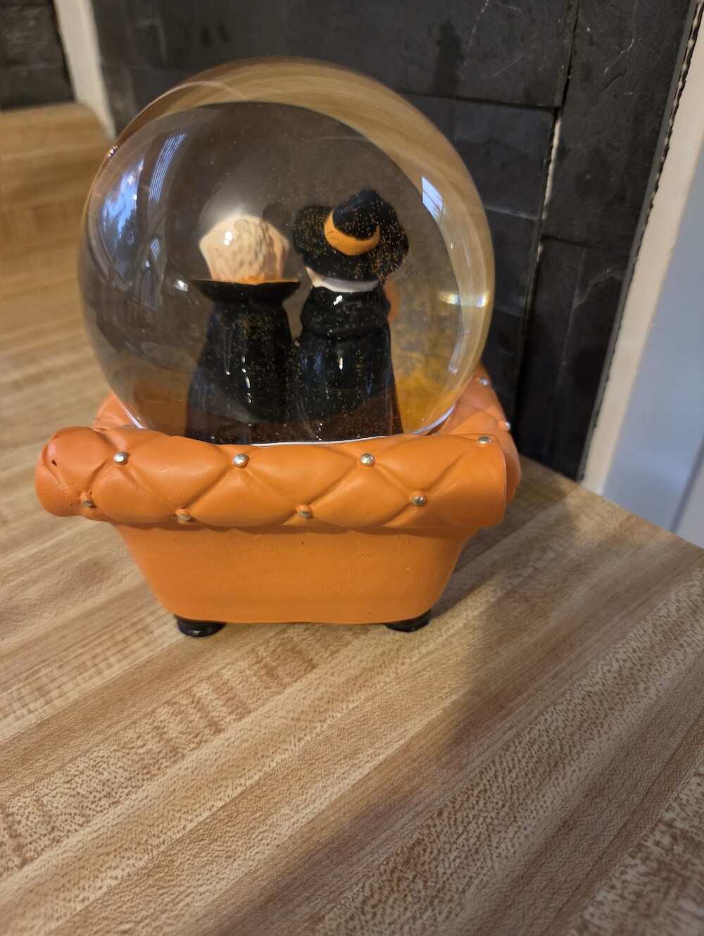 Dogs In Chair Halloween NWT Snowglobe - Picture 3 of 5